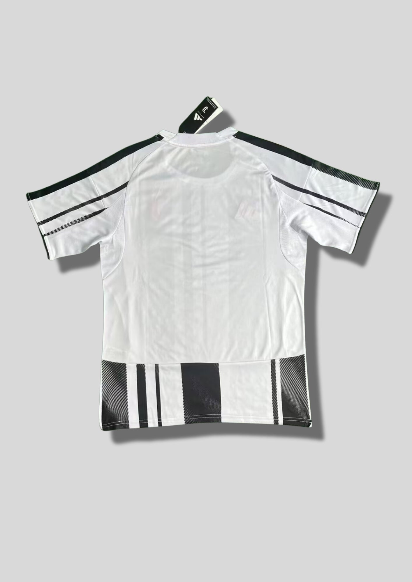 Juventus Domicile 24/25 - Adidas (Blanc/Noir avec détails Rose) GoalKits