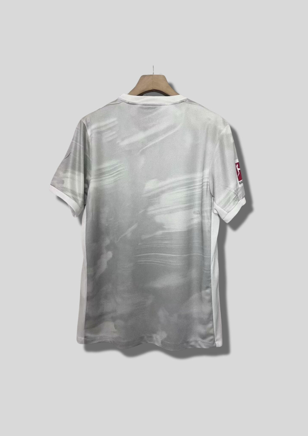 Wolfsburg : Maillot Extérieur 24/25 - Gris & Blanc à Motifs Camouflage "Nebula" GoalKits