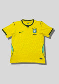 Maillot Seleção Jaune – Motifs Géométriques & Détails Verts GoalKits