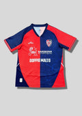 Cagliari Domicile 24/25 - EYE Sport (Rouge & Bleu divisé, Motifs traditionnels) GoalKits