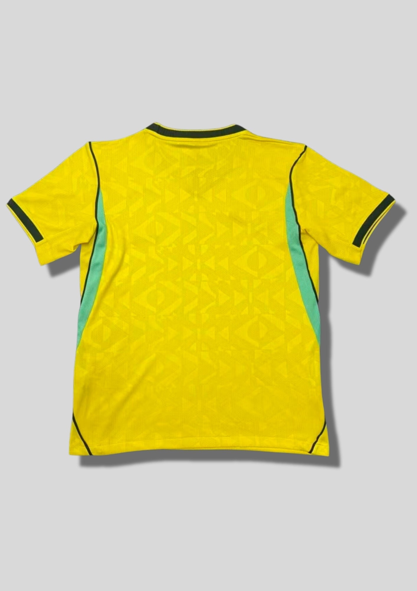 Maillot Seleção Jaune – Motifs Géométriques & Détails Verts GoalKits