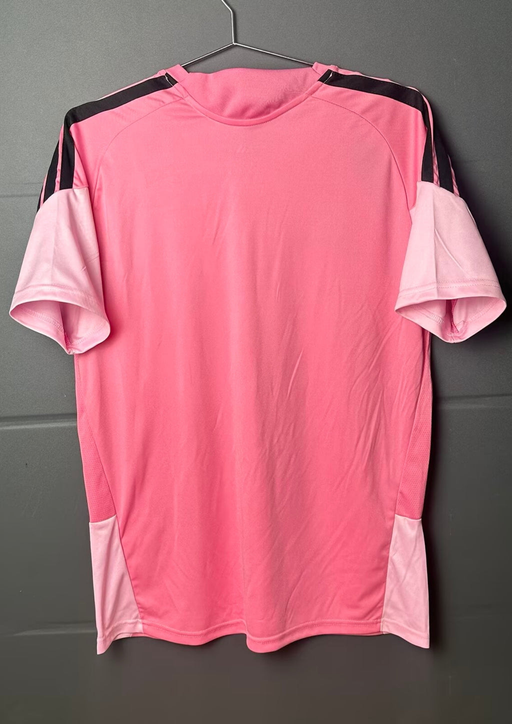 Inter Miami CF Training 24/25 : Rose avec épaules noires et sponsors "ERGO NEXT" en noir GoalKits