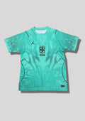 Brésil (Édition Coupe du Monde / Jordan) Vert turquoise, rayures dynamiques noires, logos Jordan et CBF centrés. GoalKits