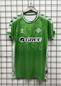Real Betis (Édition Spéciale) : Maillot vert éclatant avec des motifs artistiques. GoalKits