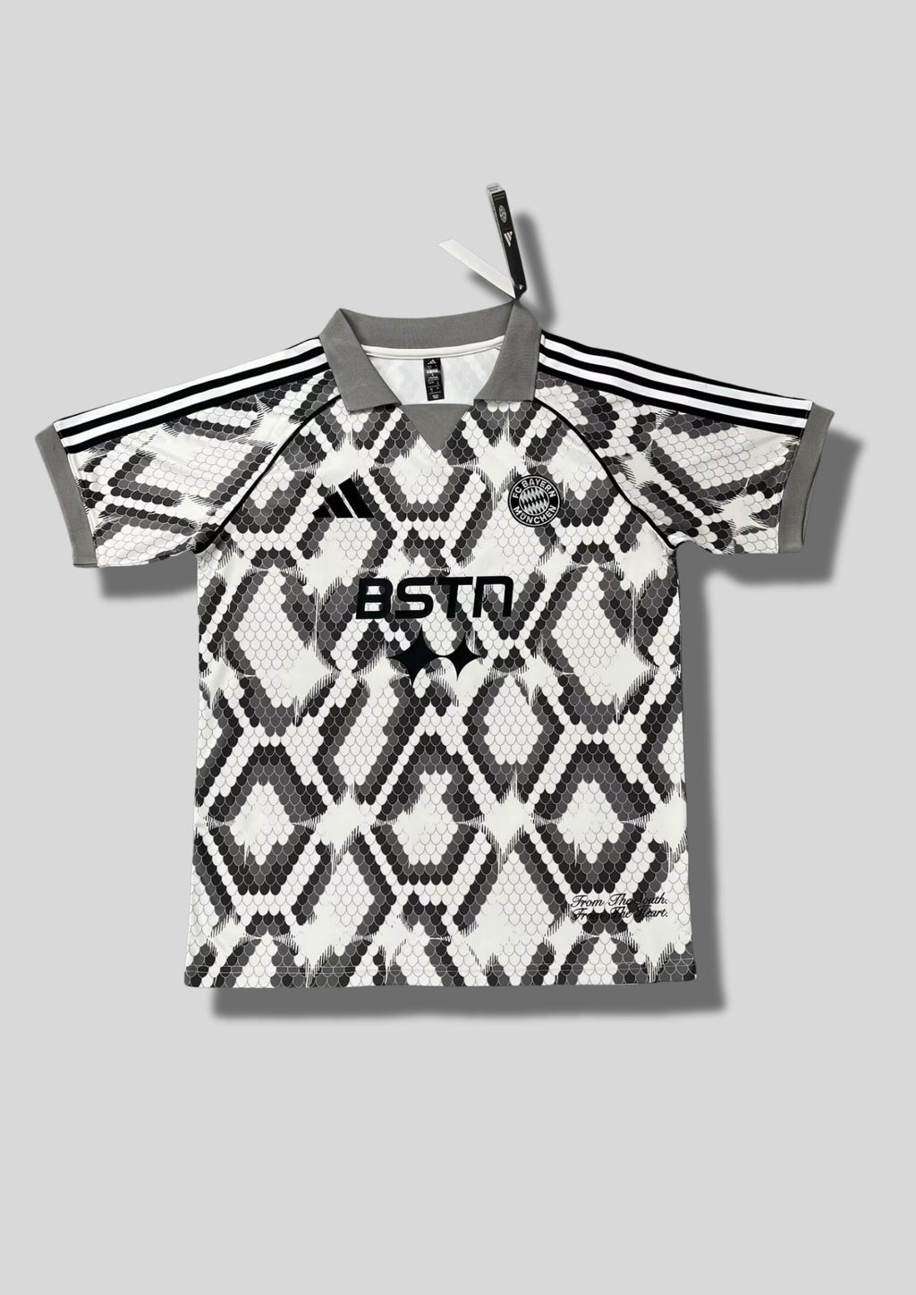 Bayern x BSTN "Realness" - Motif Snakeskin & Col Polo GoalKits