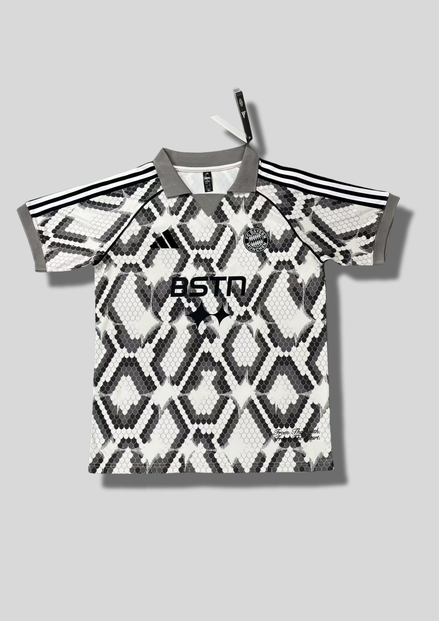Bayern x BSTN "Realness" - Motif Snakeskin & Col Polo GoalKits