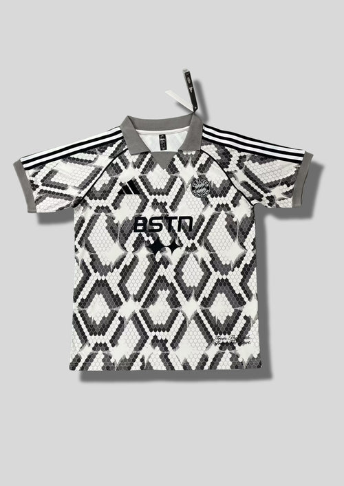 Bayern x BSTN "Realness" - Motif Snakeskin & Col Polo GoalKits