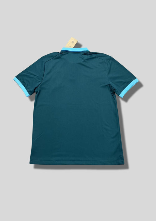 Brésil (Édition Coupe du Monde) Bleu pétrole, col polo et bords de manches bleu clair, logos Nike et CBF jaunes. GoalKits
