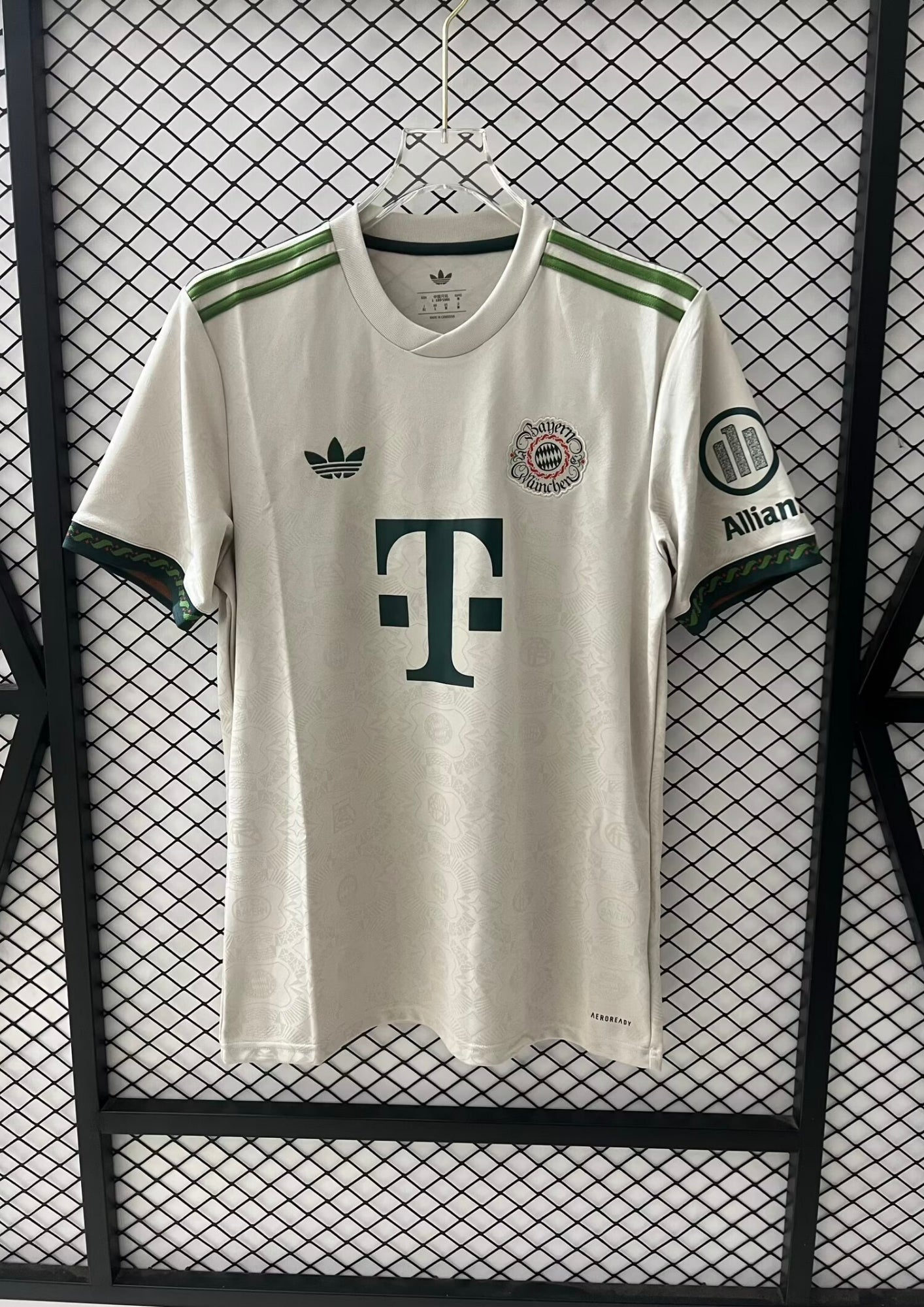 Bayern Munich Third 24/25 - Noir & Crème Retro GoalKits