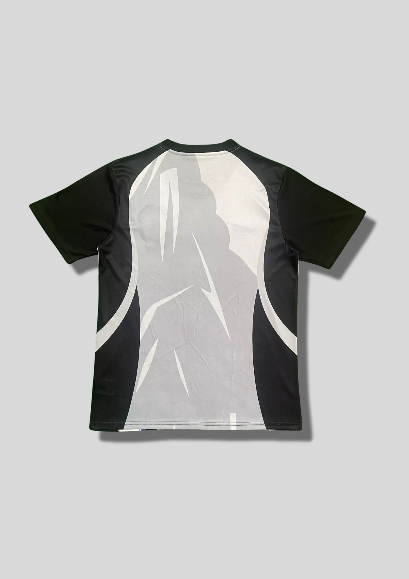 Brésil (Édition Coupe du Monde / Rio) Noir, gris et bleu, illustration du Christ Rédempteur sur fond de montagnes, logos Nike et CBF. GoalKits