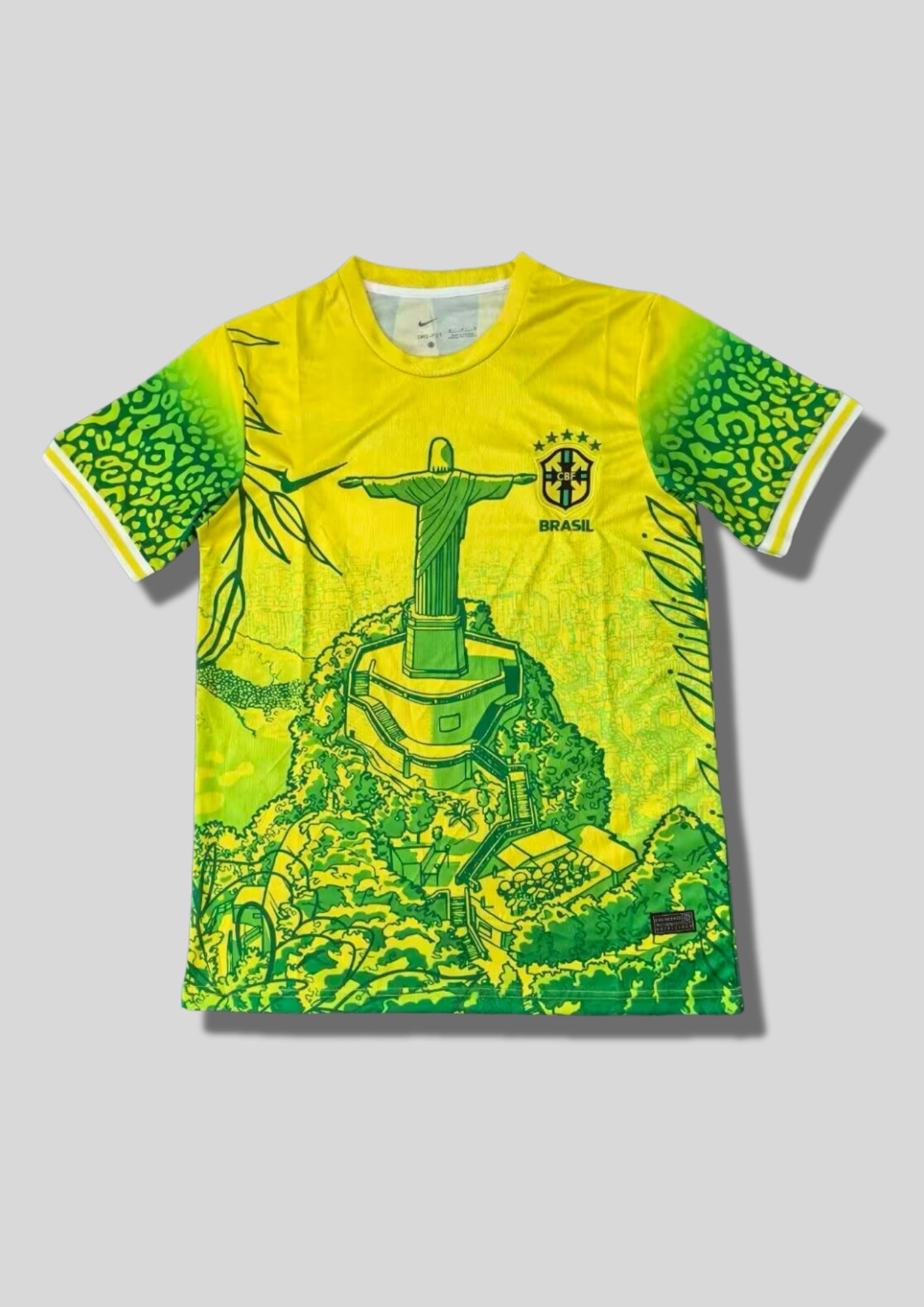 Brésil (Rio) Jaune et vert, illustration du Christ Rédempteur, motifs léopard sur les manches. GoalKits