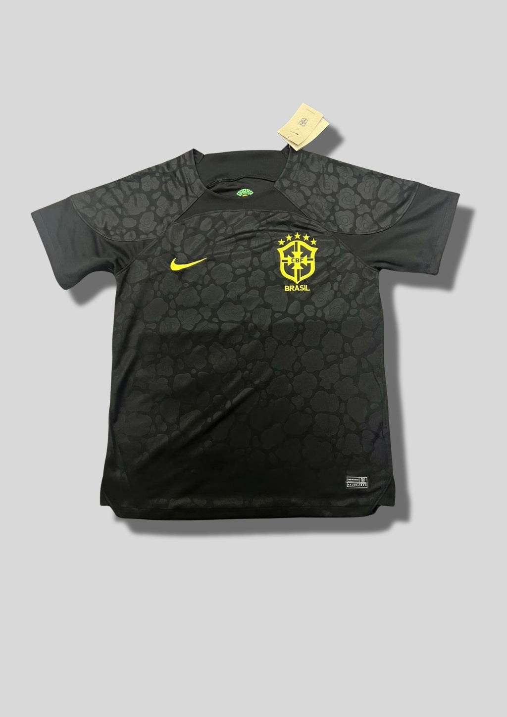 Brésil (Black Panther) Noir, motifs léopard ton sur ton, logos Nike et CBF jaunes. GoalKits