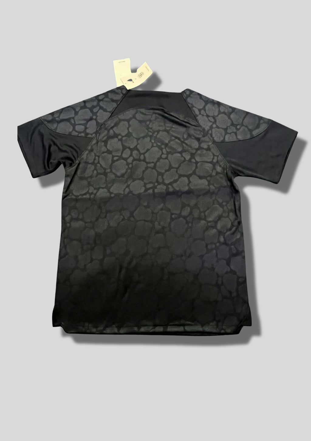 Brésil (Black Panther) Noir, motifs léopard ton sur ton, logos Nike et CBF jaunes. GoalKits