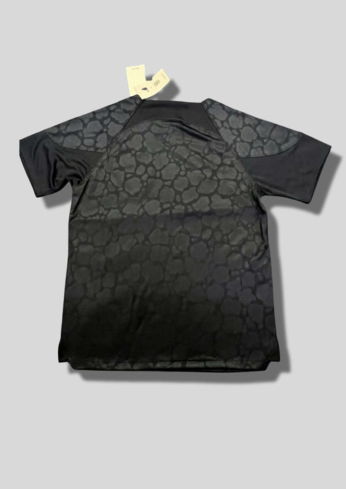 Brésil (Black Panther) Noir, motifs léopard ton sur ton, logos Nike et CBF jaunes. GoalKits