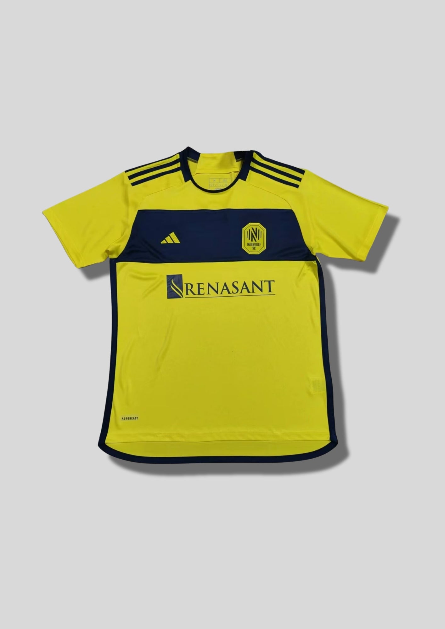 Nashville SC (MLS) Maillot Home 24/25 "615 Kit" – Jaune avec large bande horizontale Bleu Marine. GoalKits