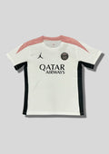 Paris Saint-Germain (France - Ligue 1) Maillot d'Entraînement / Fourth : Un design blanc épuré avec des empiècements contrastés. GoalKits