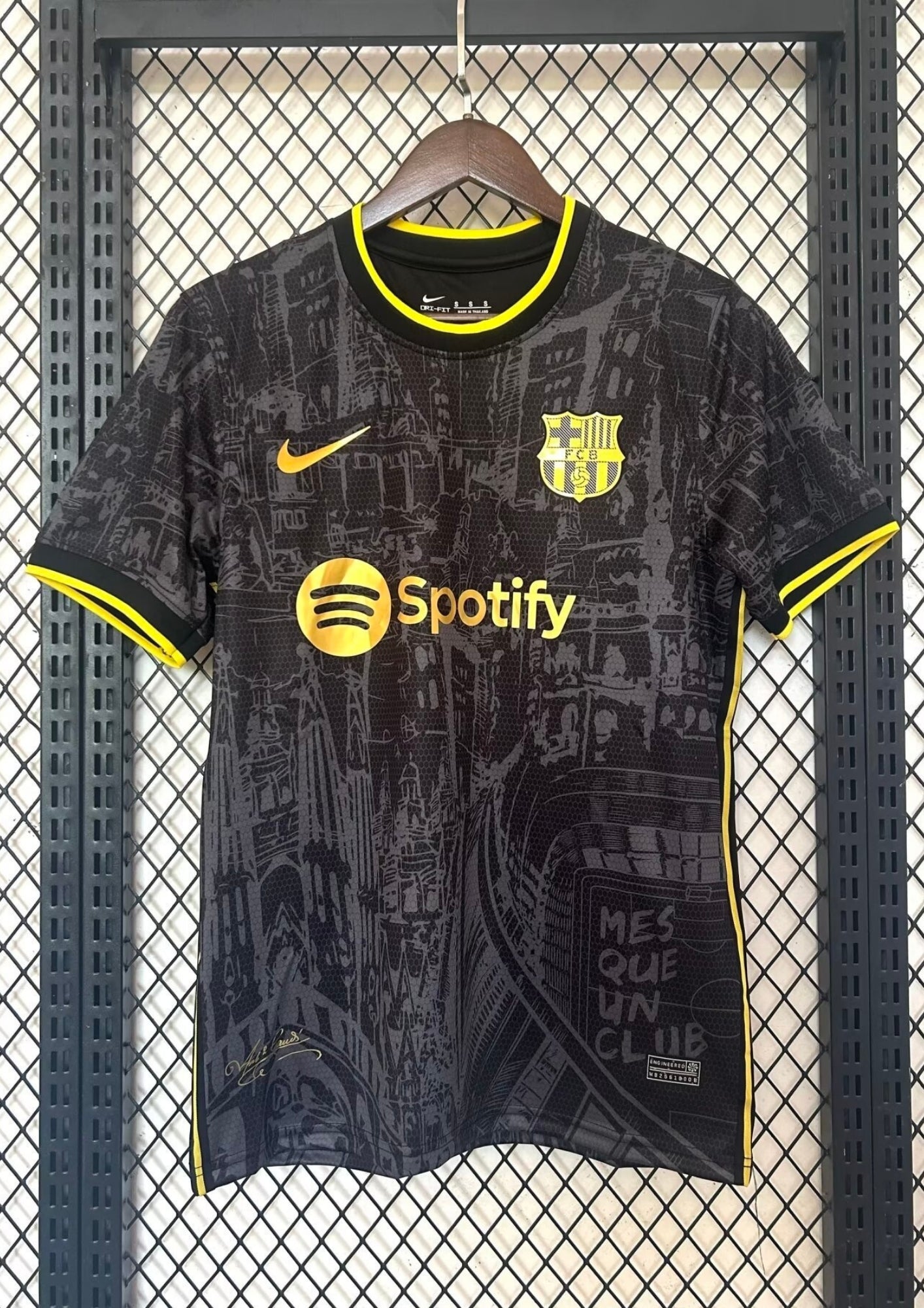 Maillot FC Barcelone Fourth 2024/25 – Édition "Black Graphic" & Or GoalKits