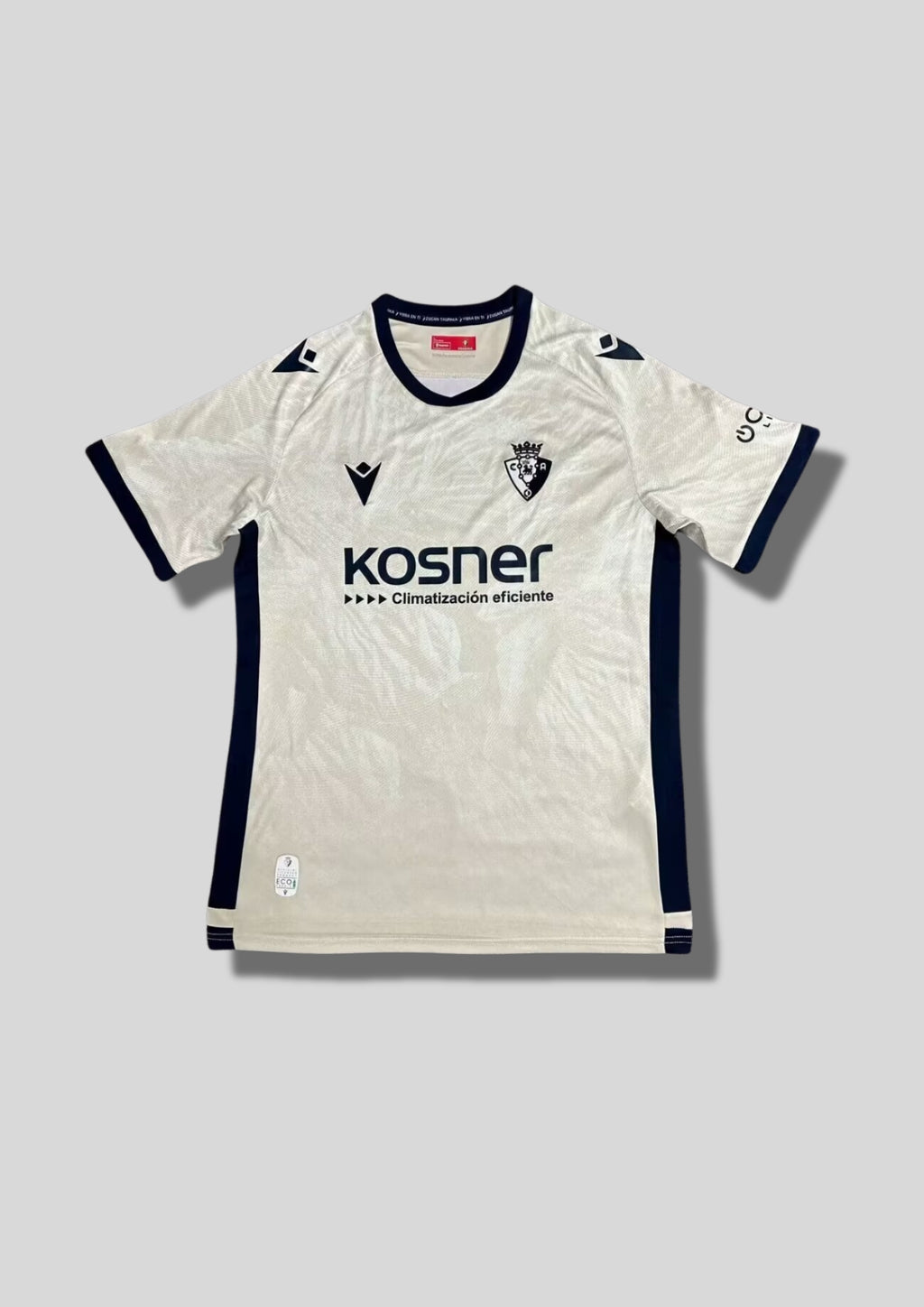 CA Osasuna Maillot Extérieur (Édition Cream) : Un design élégant de couleur crème avec une texture graphique ton sur ton sur l'ensemble du tissu. GoalKits