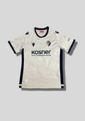 CA Osasuna Maillot Extérieur (Édition Cream) : Un design élégant de couleur crème avec une texture graphique ton sur ton sur l'ensemble du tissu. GoalKits