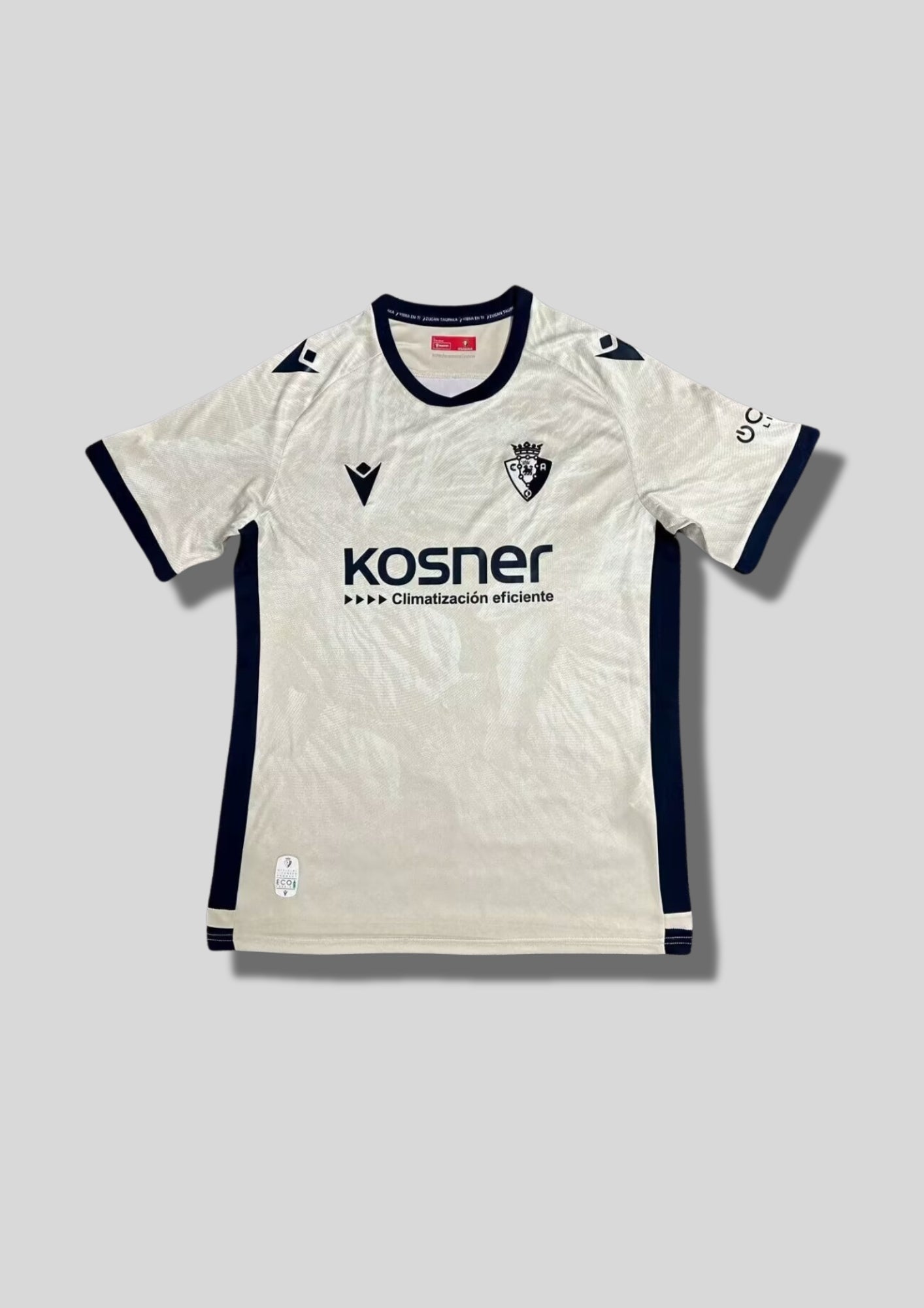 CA Osasuna Maillot Extérieur (Édition Cream) : Un design élégant de couleur crème avec une texture graphique ton sur ton sur l'ensemble du tissu. GoalKits