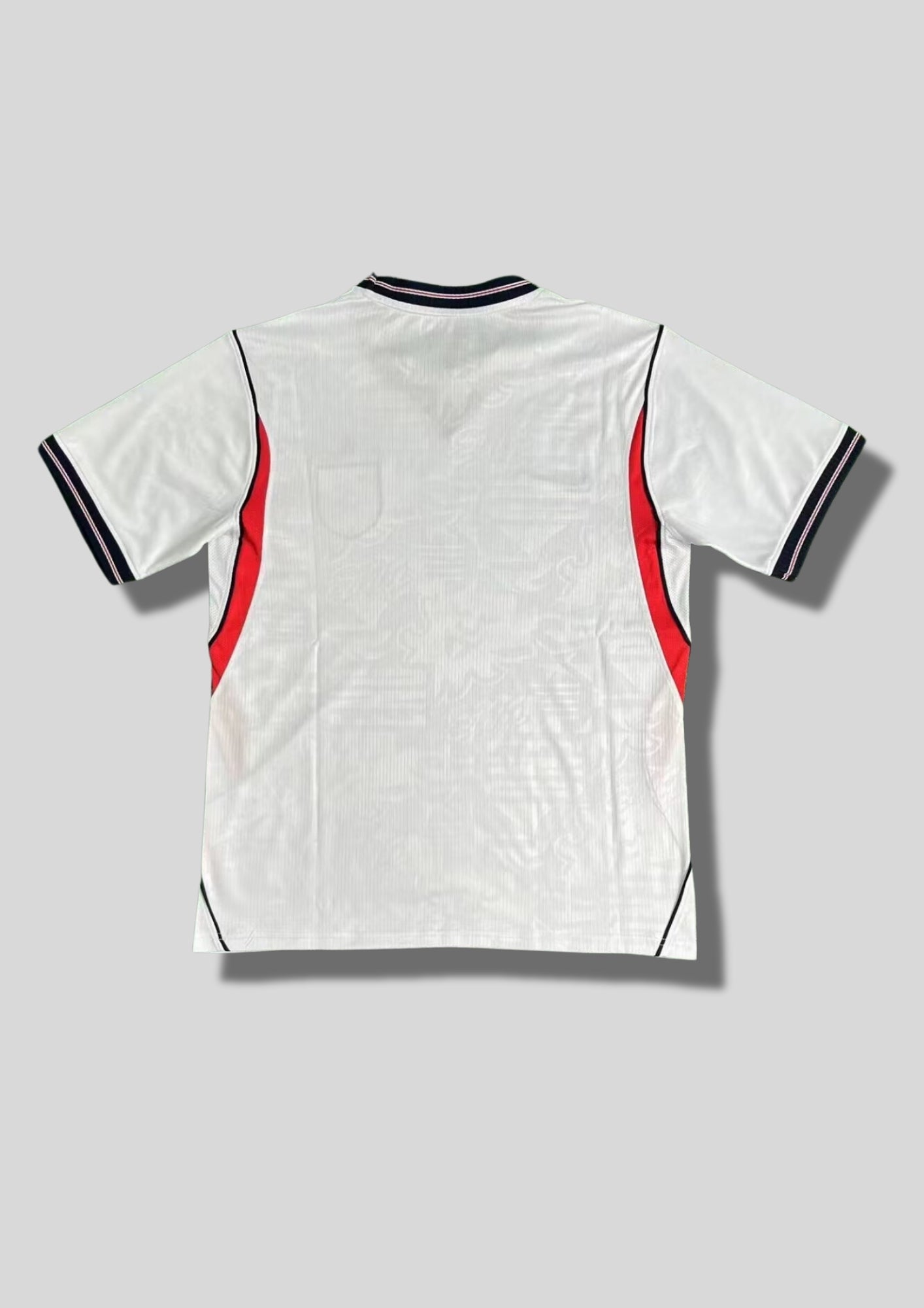 Maillot Angleterre Blanc – Détails Marine & Rouge GoalKits