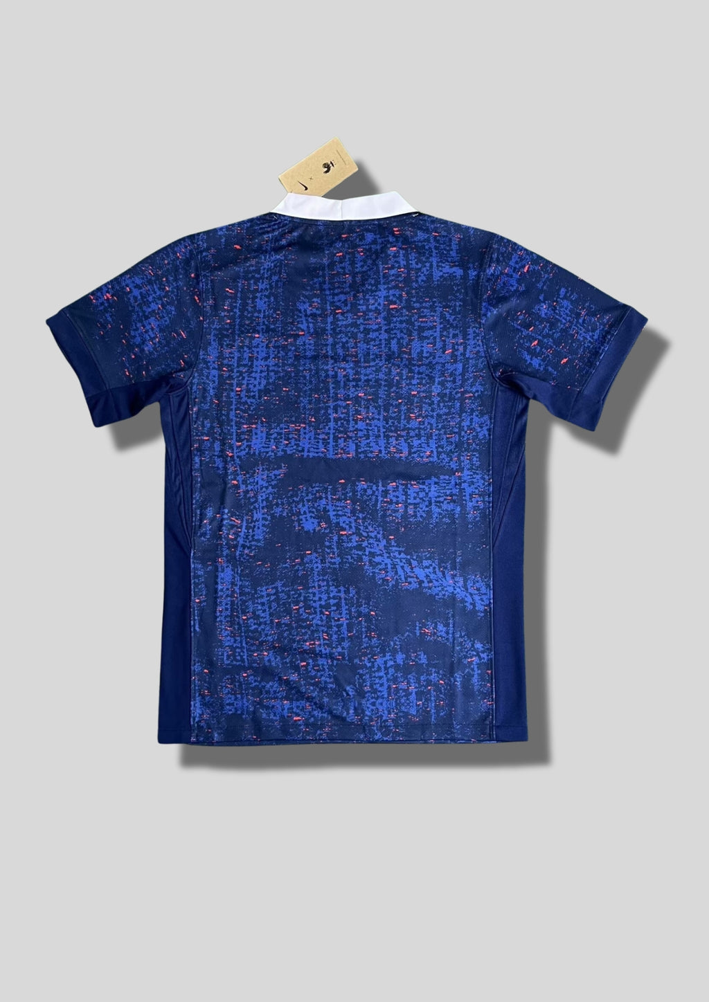 France Domicile Euro 2024 : Bleu vif, col tricolore, coq géant doré. GoalKits