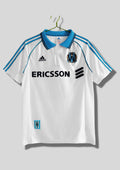 Olympique de Marseille domicile 1999-2000 : maillot blanc Adidas avec col polo bleu ciel, trois bandes bleues sur les épaules et sponsor Ericsson.  Stade Rennais GoalKits