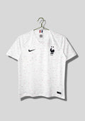 France Extérieur 2018 : Blanc avec de minuscules mouchetures bleues et rouges, coq noir à deux étoiles. GoalKits