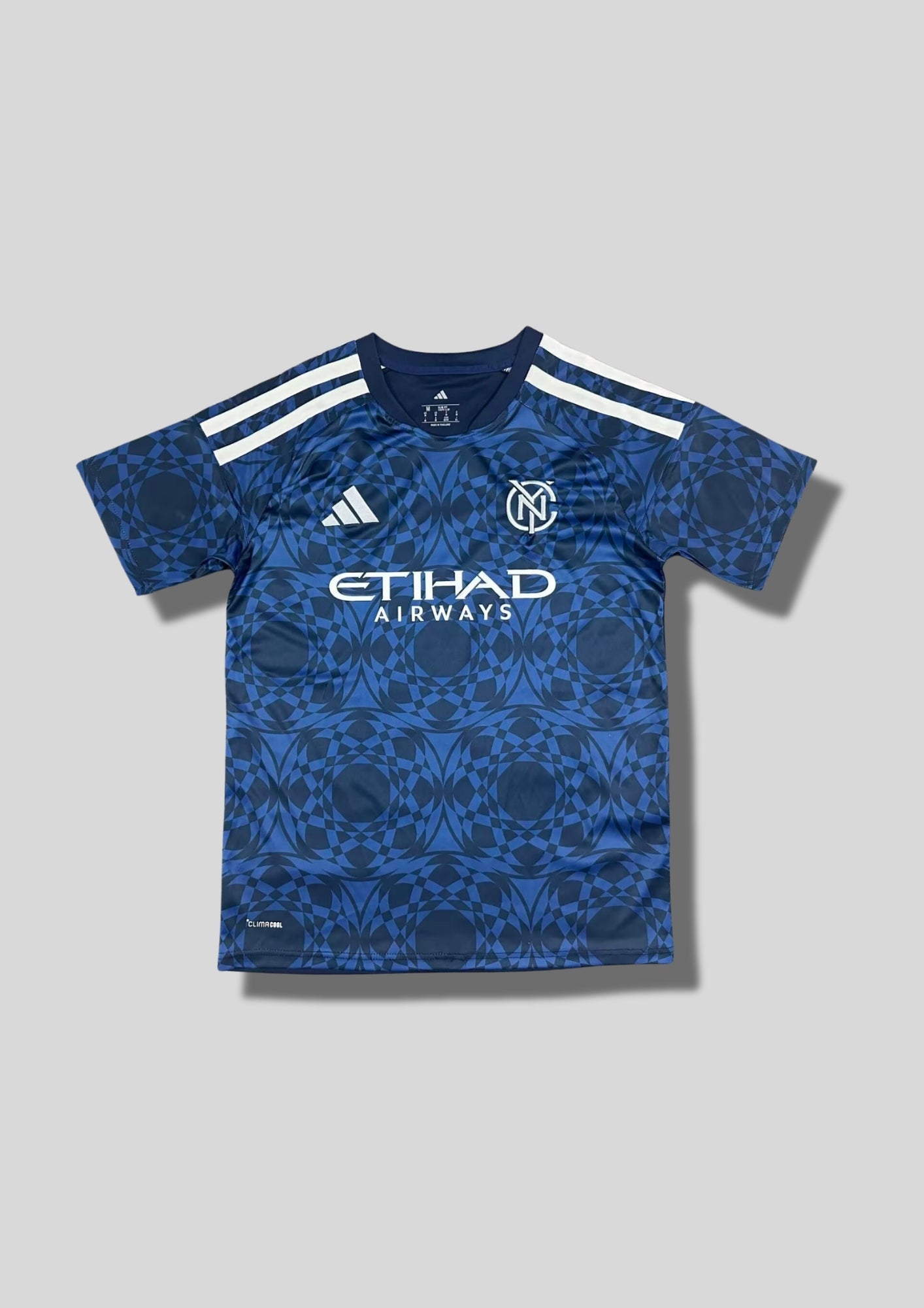 New York City FC (NYCFC) Pre-Match 24/25 : Bleu Marine avec motifs circulaires géométriques en dégradé et sponsor "ETIHAD AIRWAYS" GoalKits