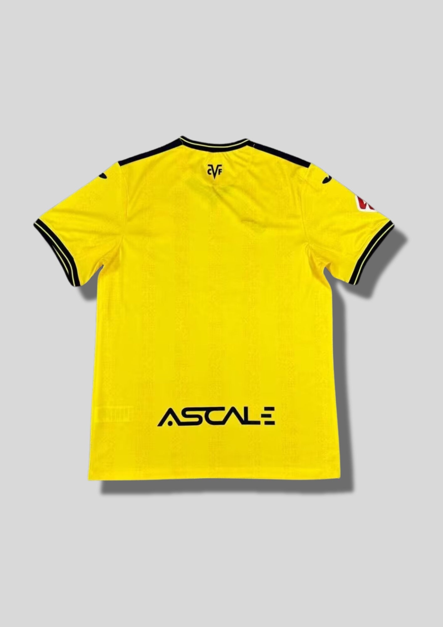 Villarreal CF Domicile : Le célèbre "Sous-marin jaune" fidèle à ses couleurs avec un maillot entièrement jaune. GoalKits