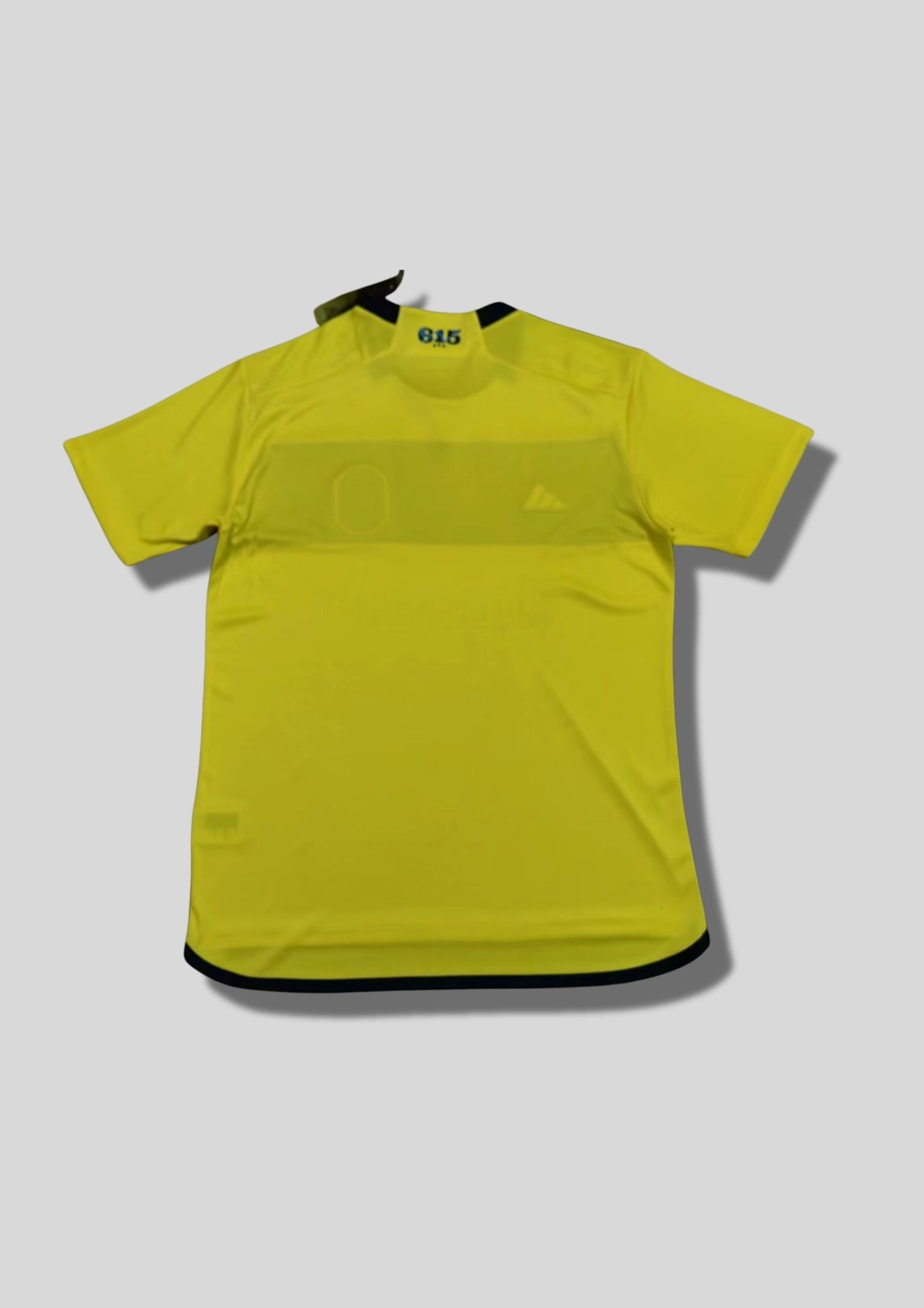 Nashville SC (MLS) Maillot Home 24/25 "615 Kit" – Jaune avec large bande horizontale Bleu Marine. GoalKits