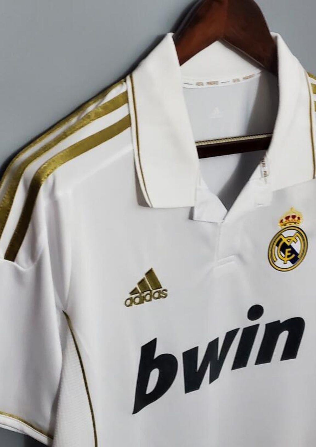 Maillot Real Madrid Domicile 2011/12 – Édition Classique "White & Gold" Bwin GoalKits