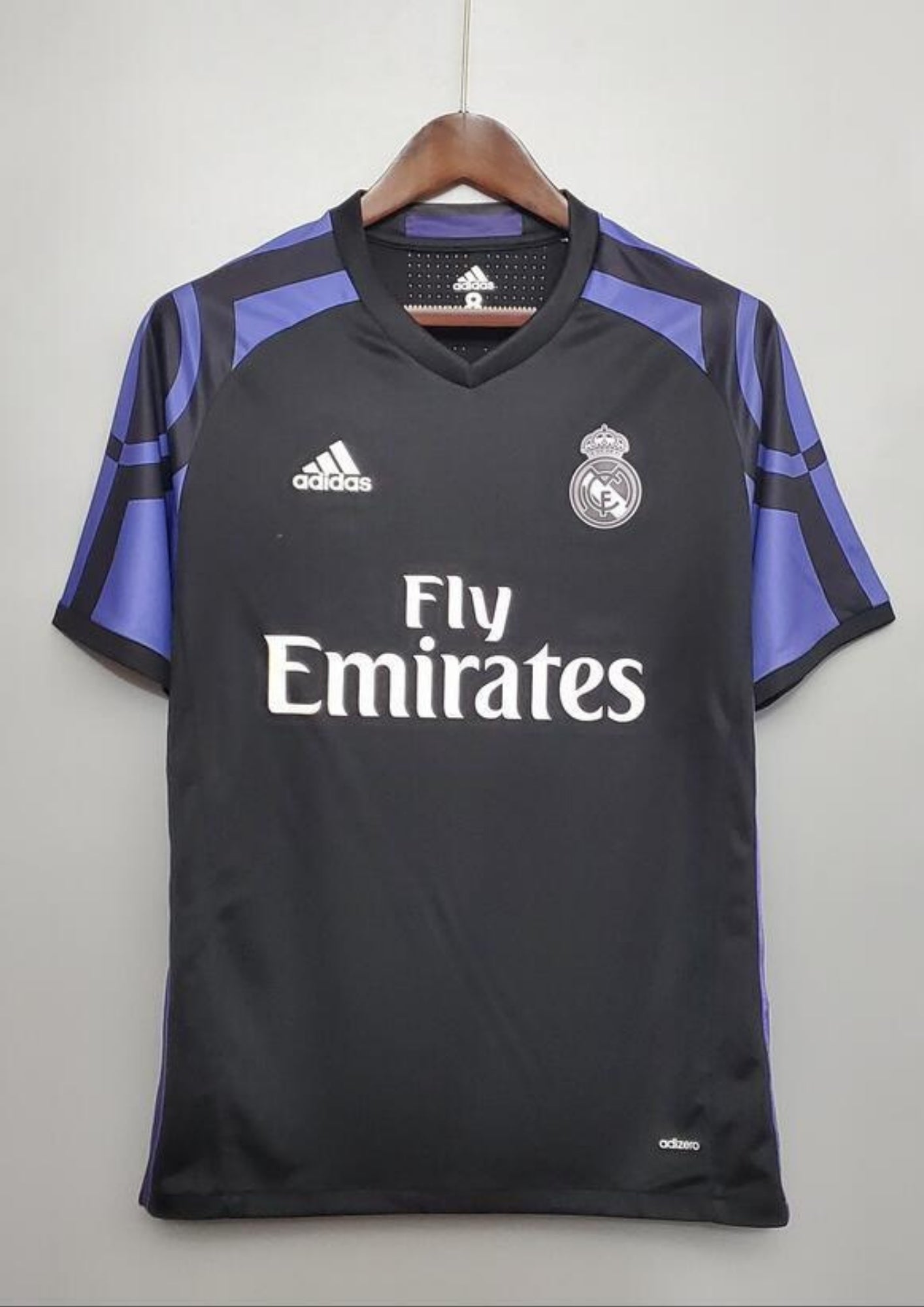 Maillot Real Madrid Third 2016/17 – Édition "Black & Purple Dragon" Fly Emirates GoalKits
