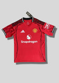 Maillot Rouge Manchester United – Dégradé Latéral & Détails Noirs GoalKits