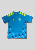 Espagne Training/Pre-Match 2024 : Bleu turquoise, motifs géométriques en dégradé sur le bas et bandes jaune fluo. GoalKits