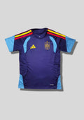 Espagne Training/Pre-Match 2024 (V2) : Bleu marine, manches et flancs bleu ciel, bandes tricolores (rouge/jaune) sur les épaules. GoalKits