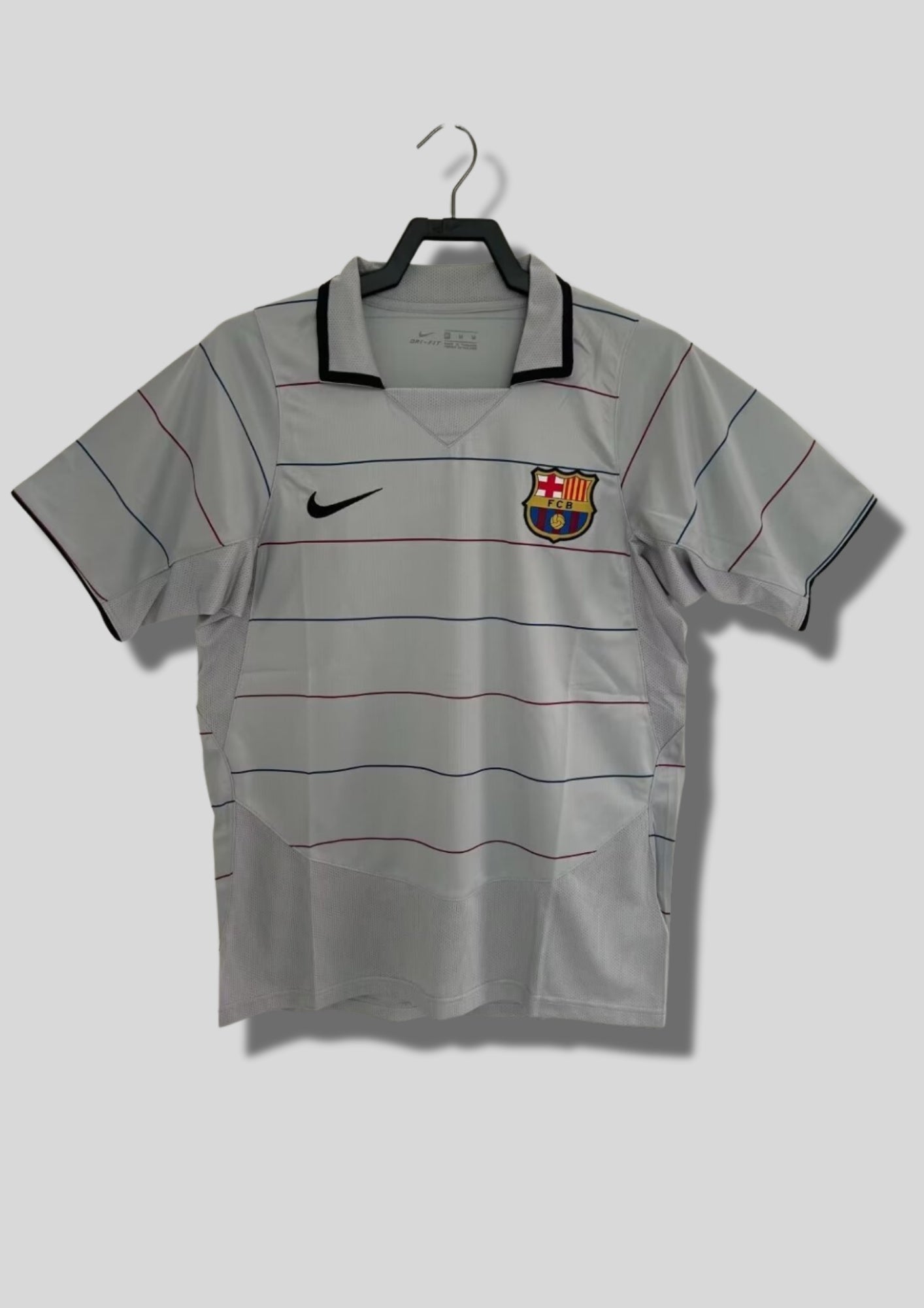 Maillot FC Barcelone Away – Édition "Silver Pinstripe" avec col GoalKits
