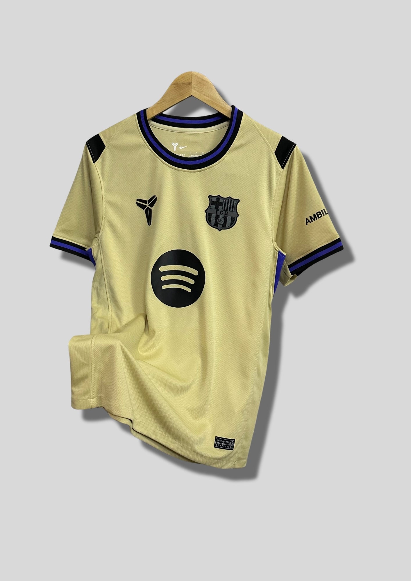 Maillot FC Barcelone Away 2024/25 – Édition Spéciale "Kobe Bryant" Gold GoalKits
