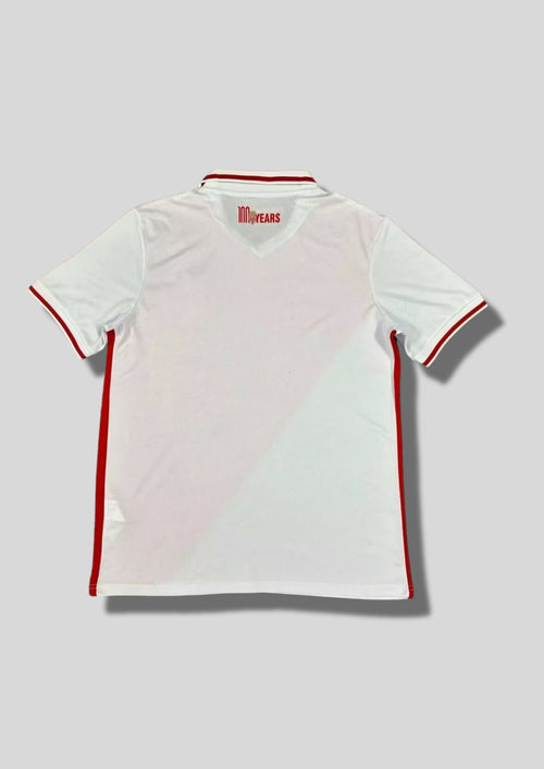AS Monaco domicile 2024-2025 : maillot Kappa avec le design emblématique en diagonale rouge et blanc, col polo blanc à liserés rouges et sponsor apm MONACO. GoalKits