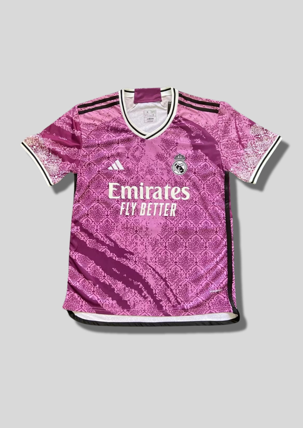 Maillot d'entraînement / Édition Spéciale – Rose avec motifs baroques/paisley et griffures Emirates Fly Better GoalKits
