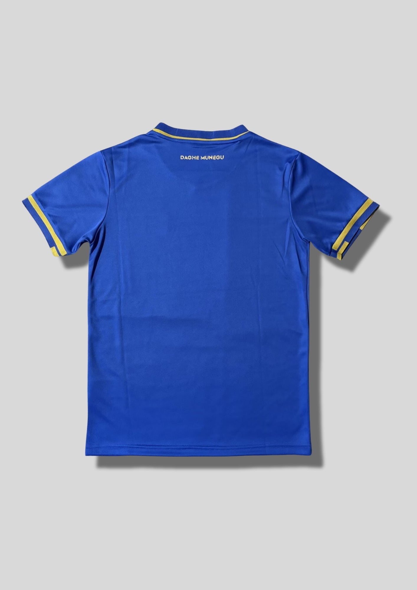 AS Monaco extérieur 2024-2025 : maillot bleu roi Mizuno orné de motifs géométriques ton sur ton GoalKits