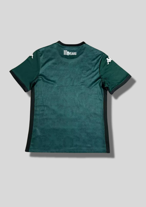 AS Monaco extérieur 2024-2025 (Vert) : maillot Kappa d'un vert profond avec des motifs baroques ton sur ton, logos et sponsor apm MONACO en blanc, et bandes latérales noires. GoalKits