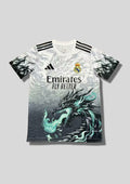 eal Madrid : Maillot d'entraînement / Édition Spéciale – Blanc et gris avec Dragon noir crachant des flammes turquoise. GoalKits