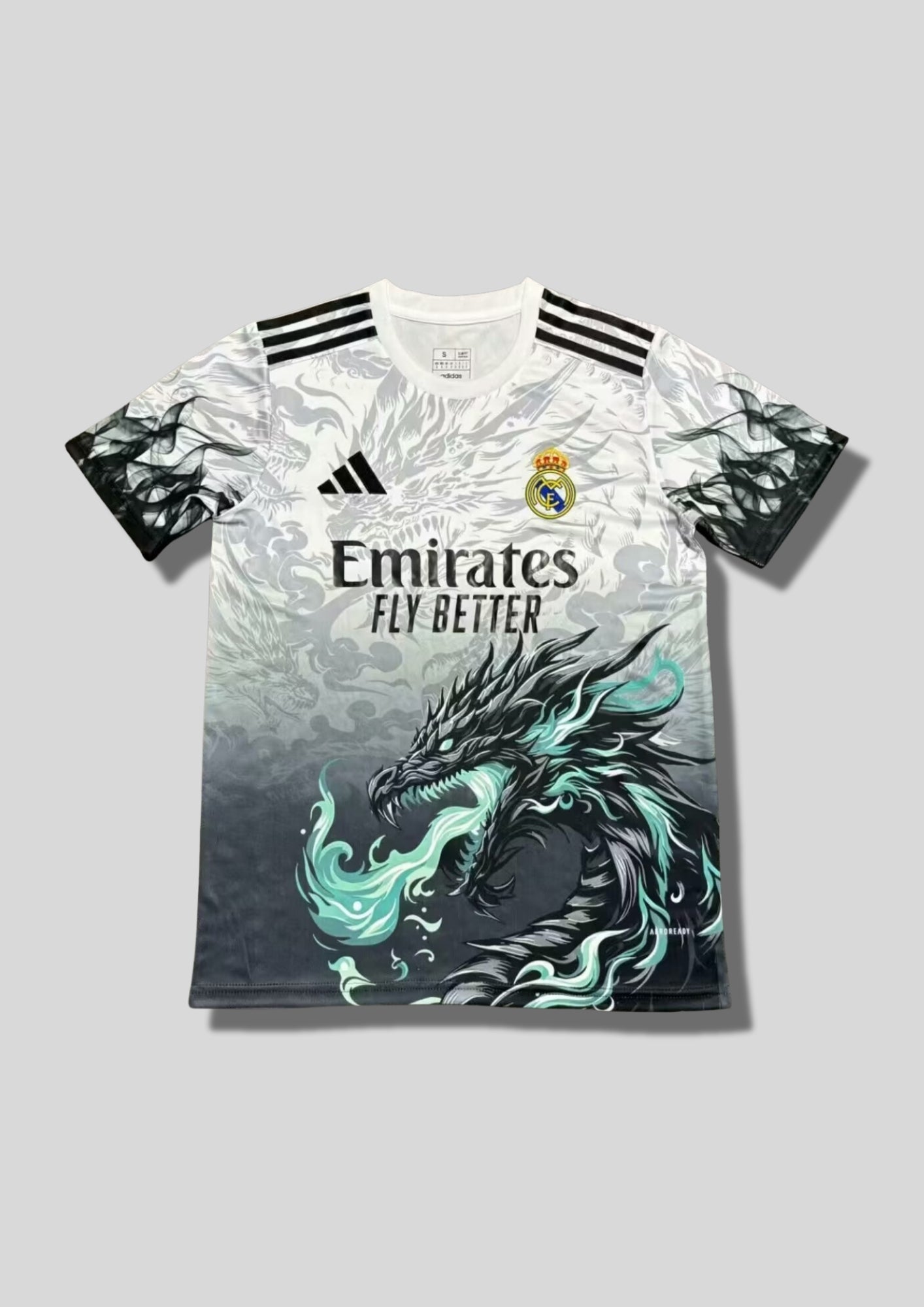 eal Madrid : Maillot d'entraînement / Édition Spéciale – Blanc et gris avec Dragon noir crachant des flammes turquoise. GoalKits