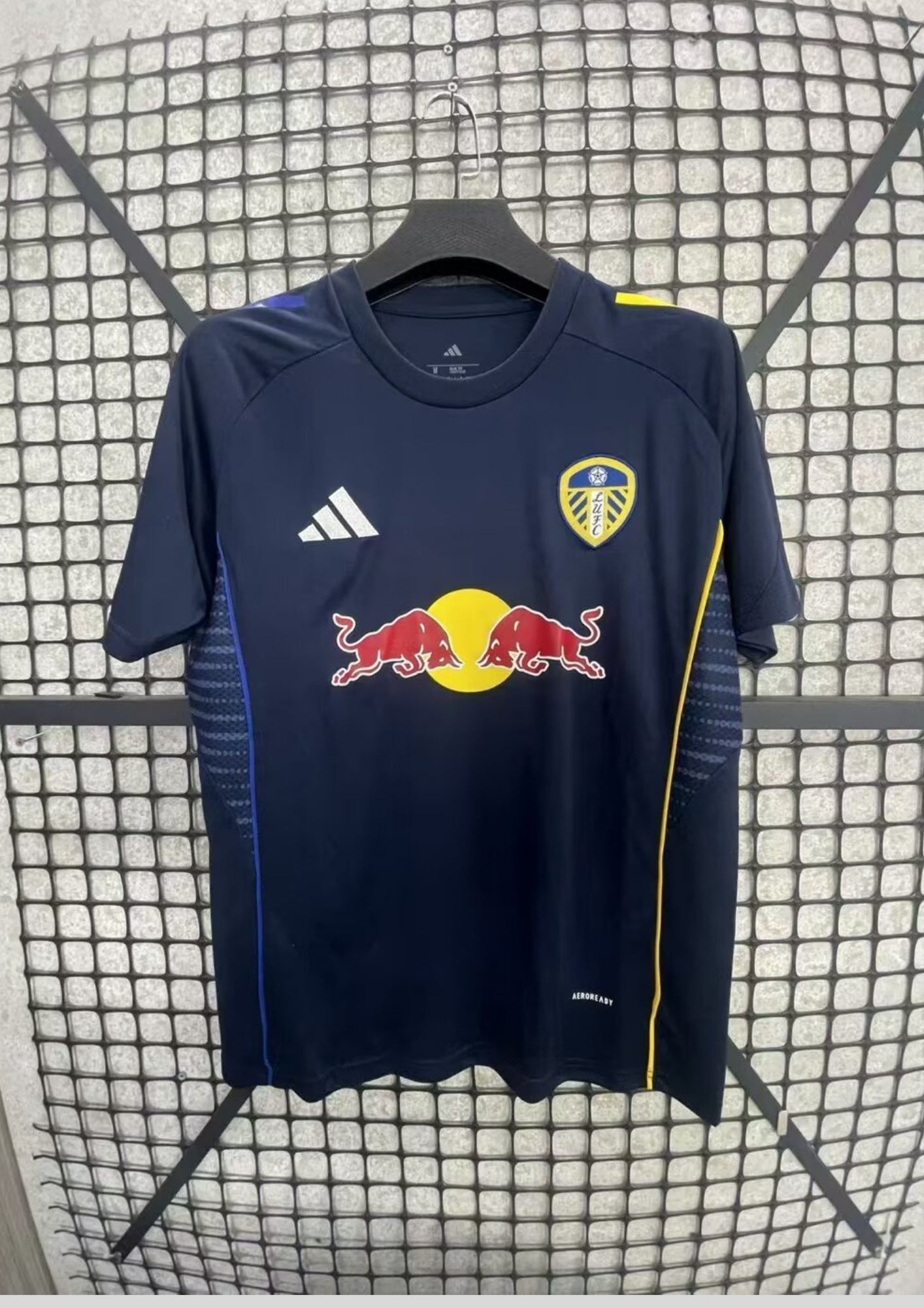Leeds United : La Puissance Red Bull (Adidas) GoalKits