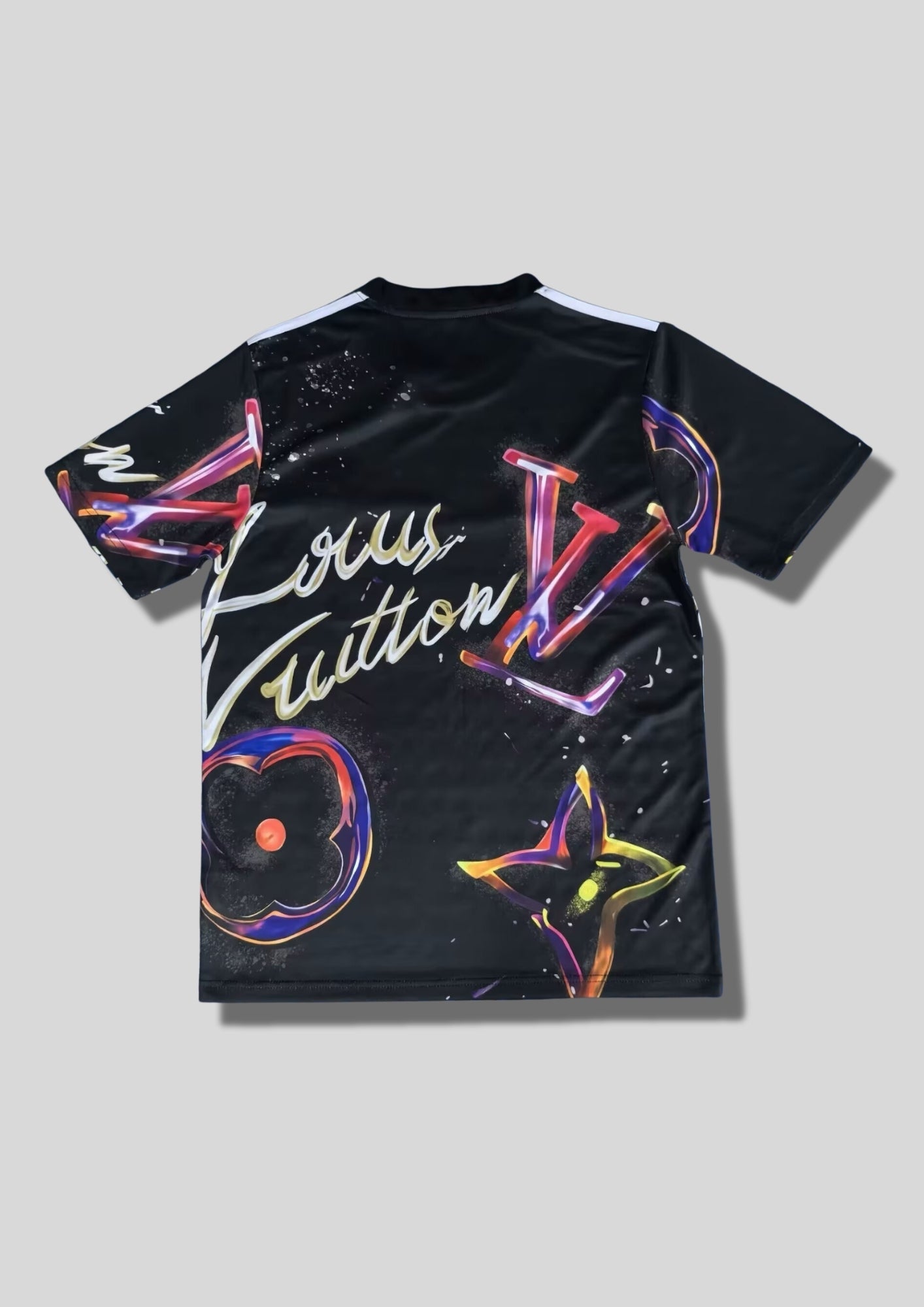 : Maillot d'entraînement / Édition Spéciale – Noir avec graphismes style Louis Vuitton multicolores (Monogram & LV). GoalKits