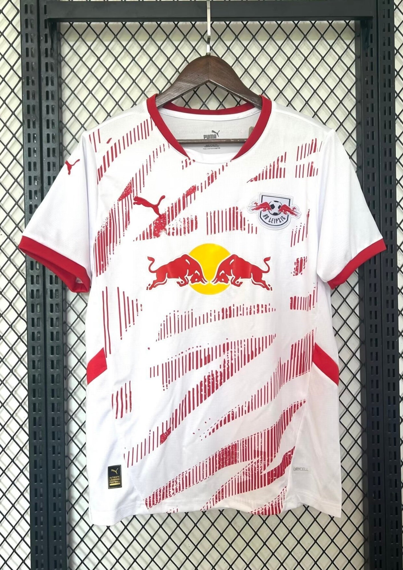 Maillot RB Leipzig Domicile 24/25 - Blanc & Griffures Rouges GoalKits