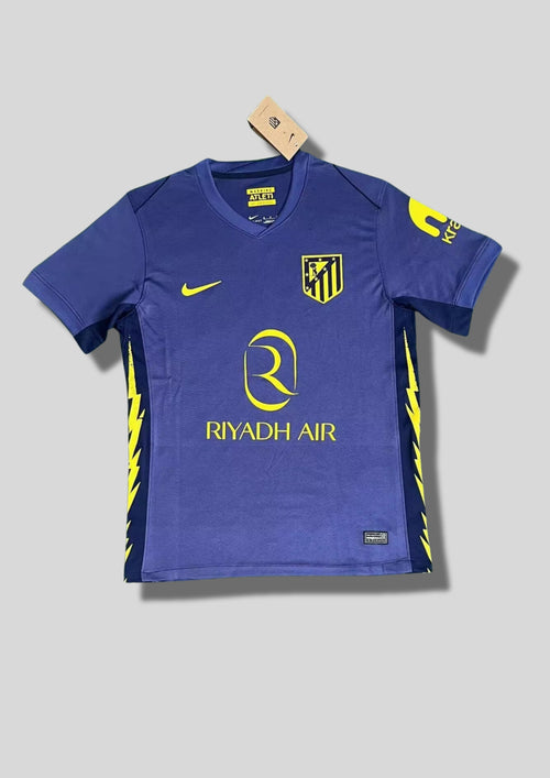 Atlético de Madrid Extérieur / Third : Maillot bleu violet avec des accents jaune fluo. GoalKits