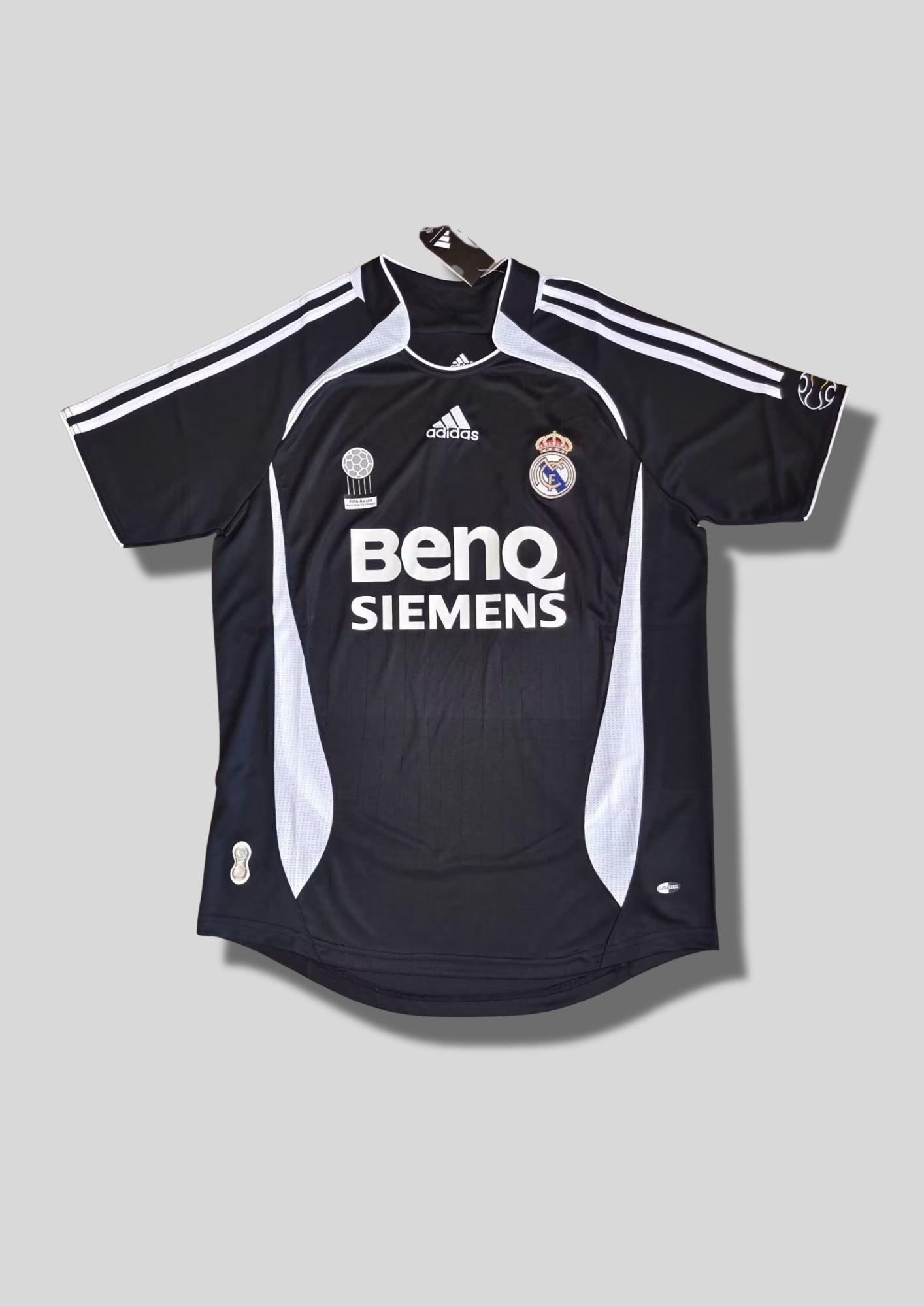 Real Madrid : Maillot Extérieur 2006/07 – Édition Classique "Black & White" BenQ-Siemens. GoalKits