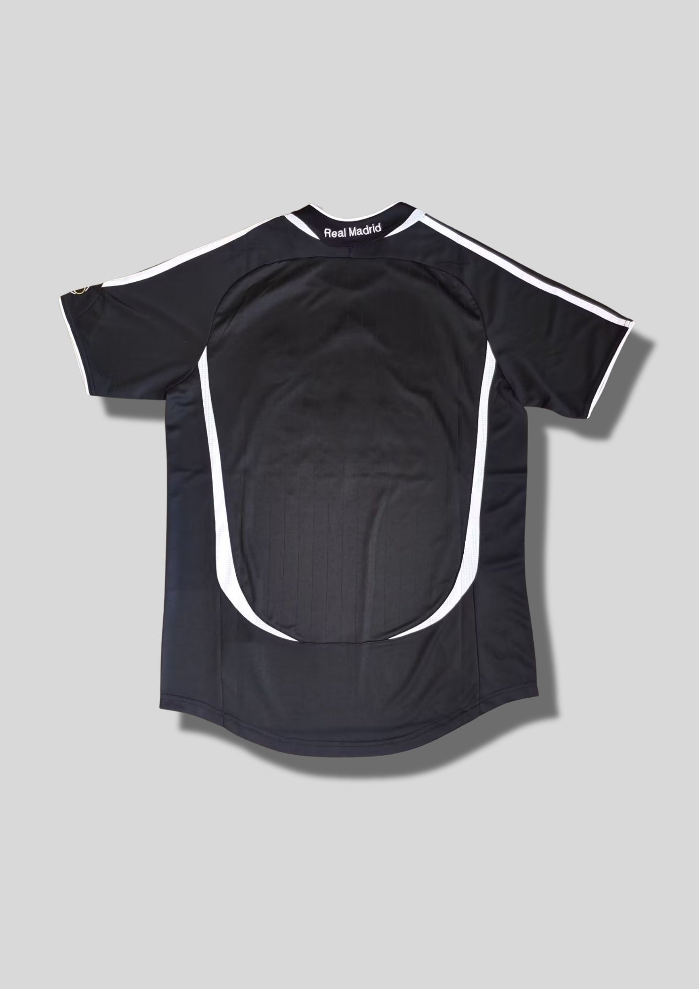 Real Madrid : Maillot Extérieur 2006/07 – Édition Classique "Black & White" BenQ-Siemens. GoalKits